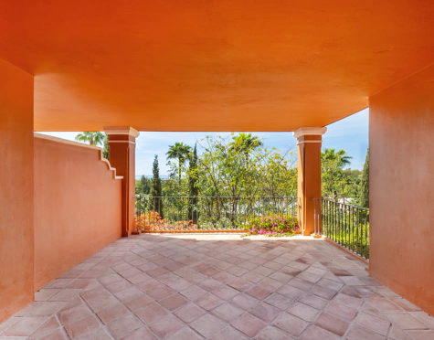 ELEGANTE APARTAMENTO DE DOS DORMITORIOS CON AMPLIA TERRAZA EN MONTE HALCONES