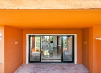 ELEGANT TWO-BEDROOM APARTMENT WITH SPACIOUS TERRACE IN MONTE HALCONES