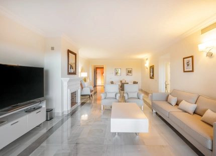 APARTAMENTO DE 3 DORMITORIOS CON VISTAS IMPRESIONANTES EN MONTE HALCONES