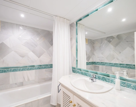 Apartment for sale in Monte Halcones, Benahavis