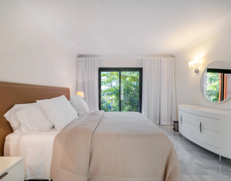 Apartment for sale in Monte Halcones, Benahavis