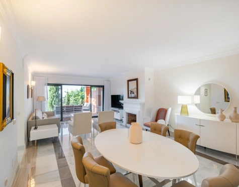 Apartment for sale in Monte Halcones, Benahavis