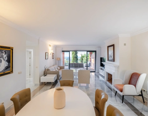 Apartment for sale in Monte Halcones, Benahavis