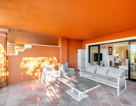 Apartment for sale in Monte Halcones, Benahavis
