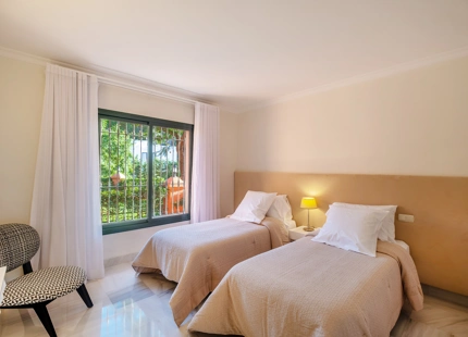 APARTAMENTO DE 3 DORMITORIOS CON VISTAS IMPRESIONANTES EN MONTE HALCONES