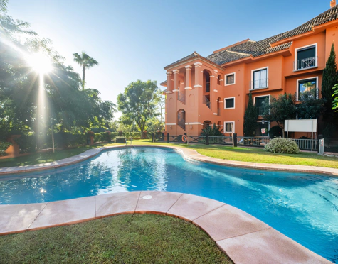 APARTAMENTO DE 3 DORMITORIOS CON VISTAS IMPRESIONANTES EN MONTE HALCONES