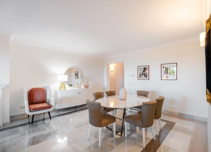 APARTAMENTO DE 3 DORMITORIOS CON VISTAS IMPRESIONANTES EN MONTE HALCONES