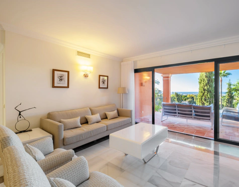 Apartment for sale in Monte Halcones, Benahavis