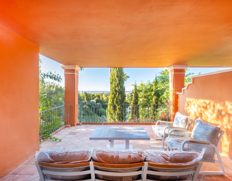 Apartment for sale in Monte Halcones, Benahavis