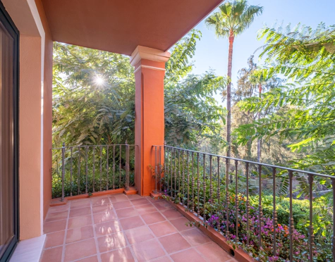 Apartment for sale in Monte Halcones, Benahavis