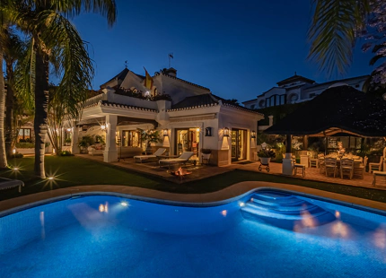 ELEGANTE VILLA MEDITERRÁNEA DE 7 DORMITORIOS EN BAHÍA DE MARBELLA