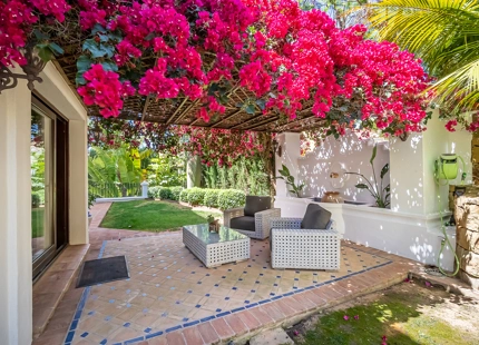 ELEGANTE VILLA MEDITERRÁNEA DE 7 DORMITORIOS EN BAHÍA DE MARBELLA