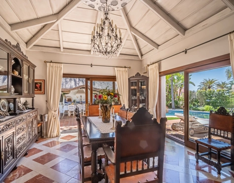 Villa for sale in Bahia de Marbella, Marbella Este