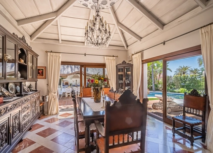ELEGANTE VILLA MEDITERRÁNEA DE 7 DORMITORIOS EN BAHÍA DE MARBELLA