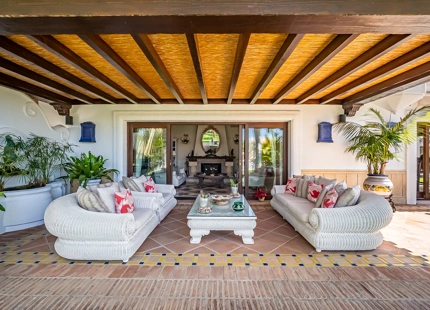 ELEGANTE VILLA MEDITERRÁNEA DE 7 DORMITORIOS EN BAHÍA DE MARBELLA