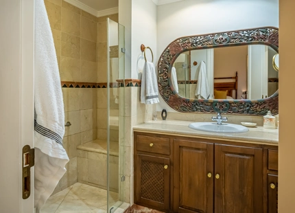 ELEGANTE VILLA MEDITERRÁNEA DE 7 DORMITORIOS EN BAHÍA DE MARBELLA