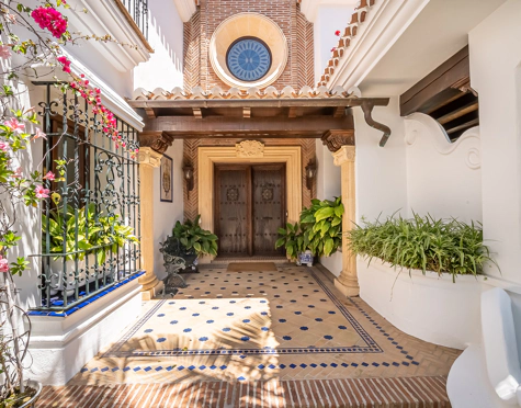 Villa for sale in Bahia de Marbella, Marbella Este