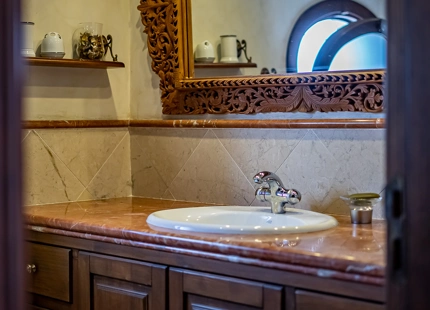 ELEGANTE VILLA MEDITERRÁNEA DE 7 DORMITORIOS EN BAHÍA DE MARBELLA