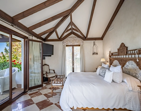 Villa for sale in Bahia de Marbella, Marbella Este
