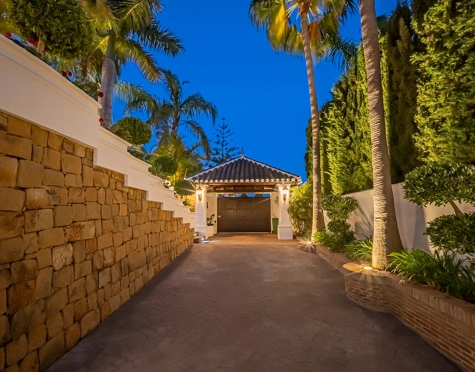 Villa for sale in Bahia de Marbella, Marbella Este