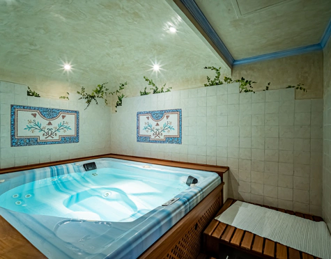 Villa for sale in Bahia de Marbella, Marbella Este