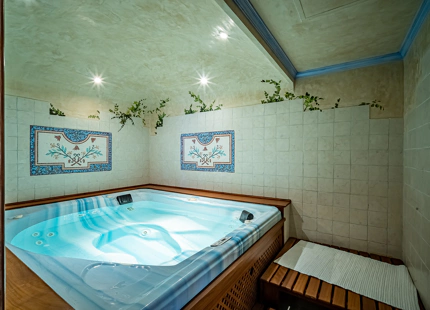 ELEGANTE VILLA MEDITERRÁNEA DE 7 DORMITORIOS EN BAHÍA DE MARBELLA