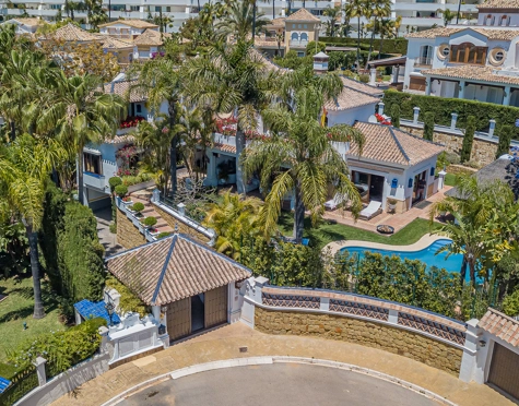 Villa for sale in Bahia de Marbella, Marbella Este