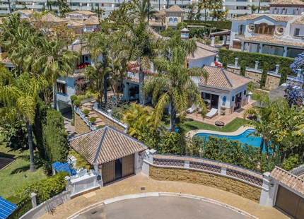 ELEGANTE VILLA MEDITERRÁNEA DE 7 DORMITORIOS EN BAHÍA DE MARBELLA