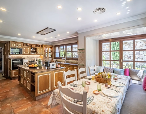 Villa for sale in Bahia de Marbella, Marbella Este