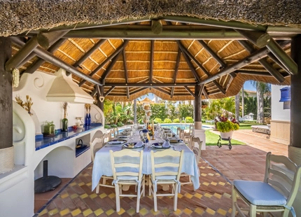 ELEGANTE VILLA MEDITERRÁNEA DE 7 DORMITORIOS EN BAHÍA DE MARBELLA