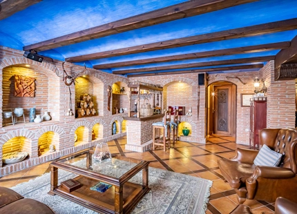 ELEGANTE VILLA MEDITERRÁNEA DE 7 DORMITORIOS EN BAHÍA DE MARBELLA