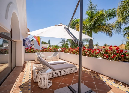ELEGANTE VILLA MEDITERRÁNEA DE 7 DORMITORIOS EN BAHÍA DE MARBELLA
