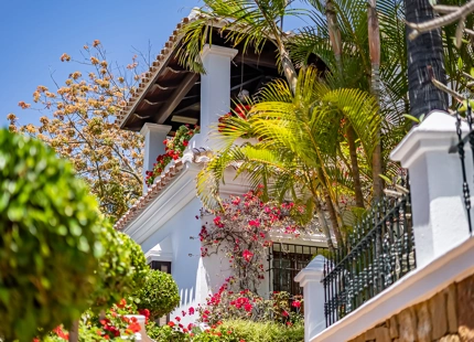 ELEGANTE VILLA MEDITERRÁNEA DE 7 DORMITORIOS EN BAHÍA DE MARBELLA