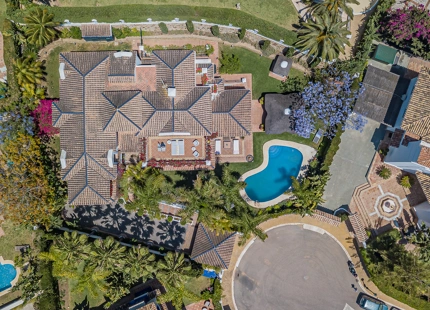 ELEGANTE VILLA MEDITERRÁNEA DE 7 DORMITORIOS EN BAHÍA DE MARBELLA