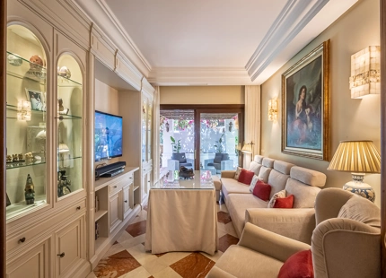 ELEGANTE VILLA MEDITERRÁNEA DE 7 DORMITORIOS EN BAHÍA DE MARBELLA