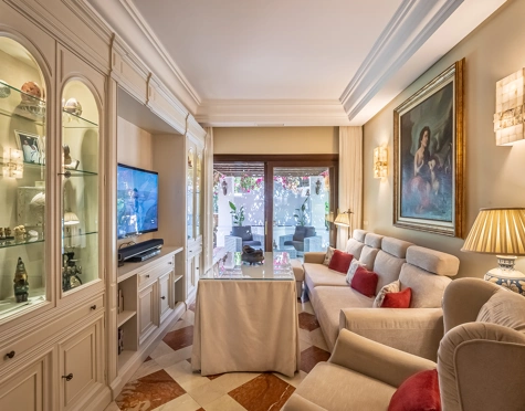 Villa for sale in Bahia de Marbella, Marbella Este