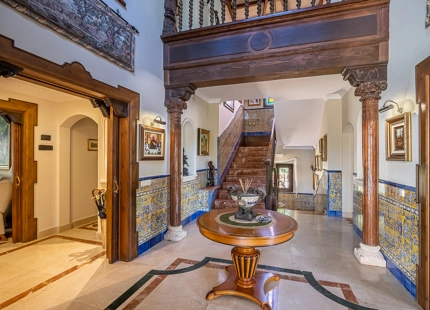 ELEGANTE VILLA MEDITERRÁNEA DE 7 DORMITORIOS EN BAHÍA DE MARBELLA