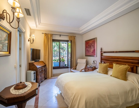Villa for sale in Bahia de Marbella, Marbella Este