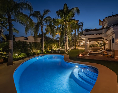 Villa for sale in Bahia de Marbella, Marbella Este