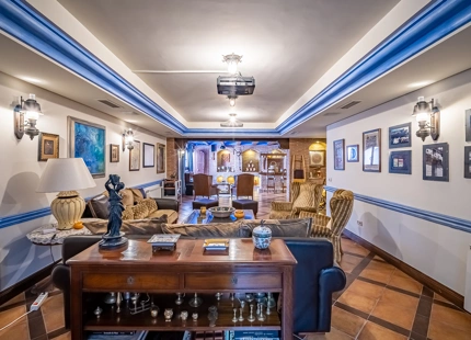ELEGANTE VILLA MEDITERRÁNEA DE 7 DORMITORIOS EN BAHÍA DE MARBELLA