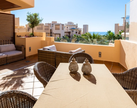 Atico Duplex en alquiler a corta temporada en Bahia de la Plata, Estepona East