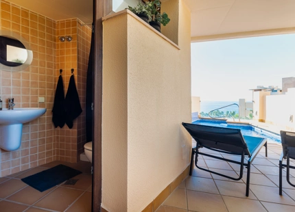 Luxury Apartment with Private Pool and Sea Views in Bahía de la Plata, Estepona