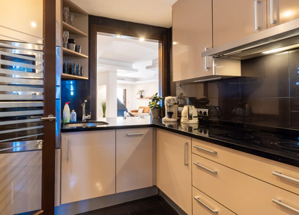 Luxury Apartment with Private Pool and Sea Views in Bahía de la Plata, Estepona