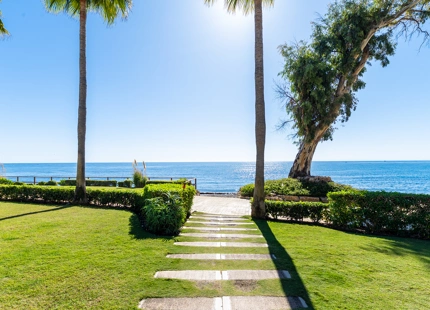 Luxury Apartment with Private Pool and Sea Views in Bahía de la Plata, Estepona