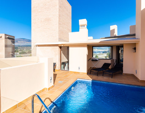 Atico Duplex en alquiler a corta temporada en Bahia de la Plata, Estepona East