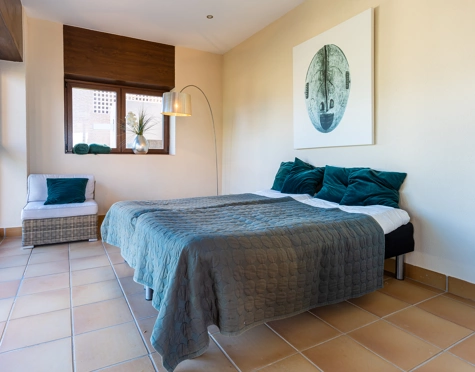 Atico Duplex en alquiler a corta temporada en Bahia de la Plata, Estepona East