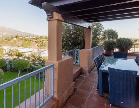 Penthouse for sale in Benatalaya, Estepona East