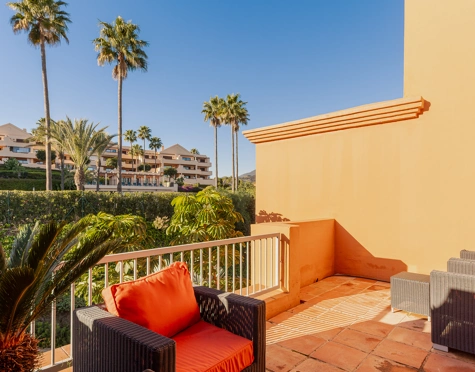 Penthouse for sale in Benatalaya, Estepona East