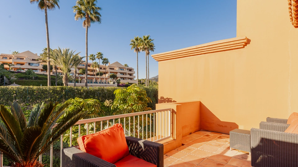 Ático en venta en Benatalaya, Estepona Este