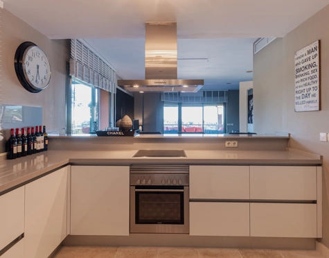 Penthouse for sale in Benatalaya, Estepona East